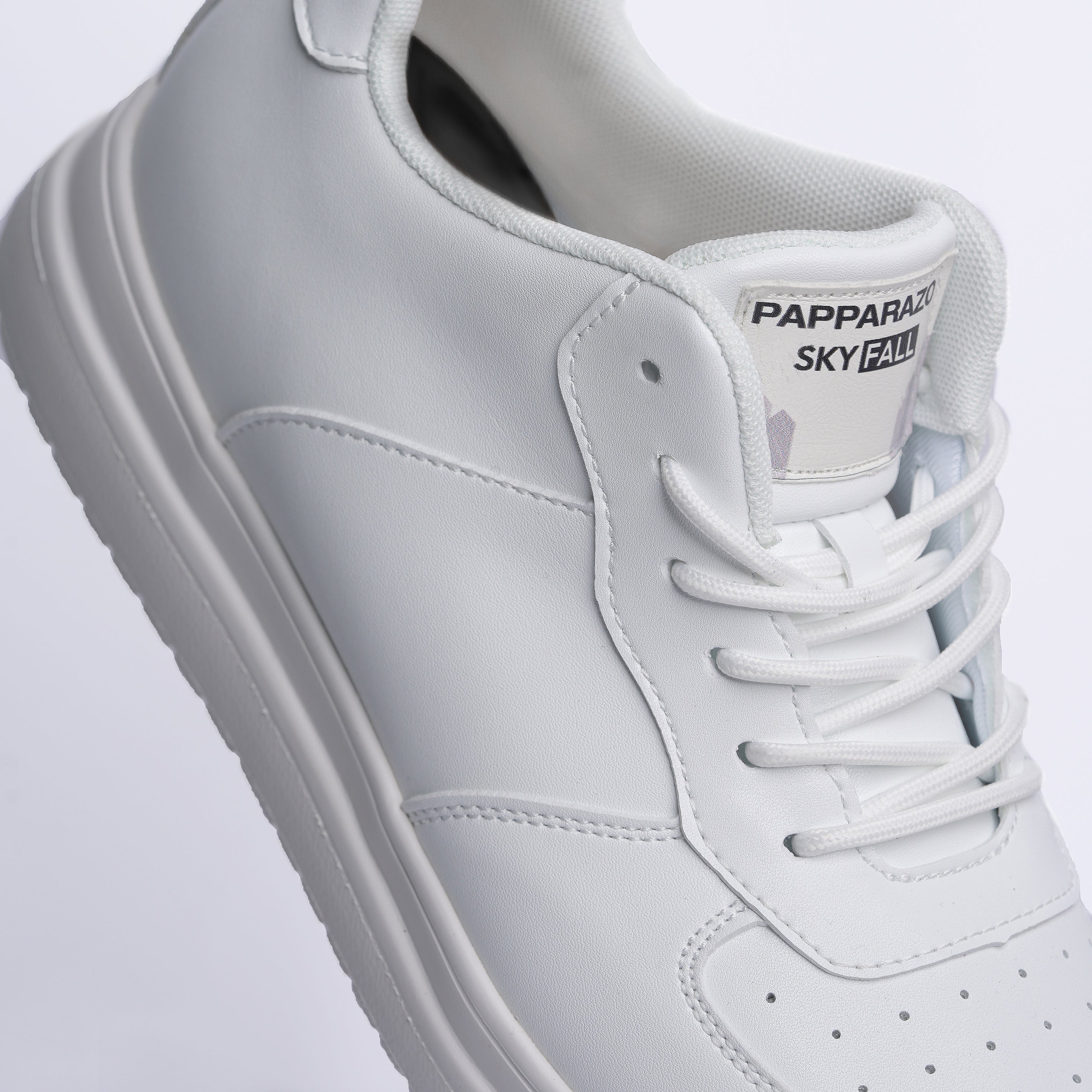 WHITE - SKYFALL